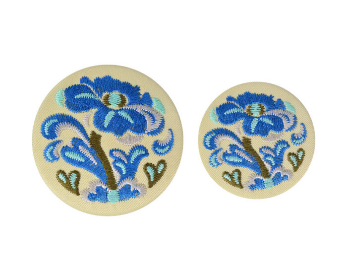 Embroidered round mirror - Image 2