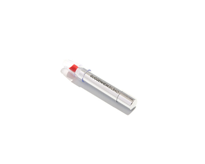 Metallic lipstick eraser - Image 3
