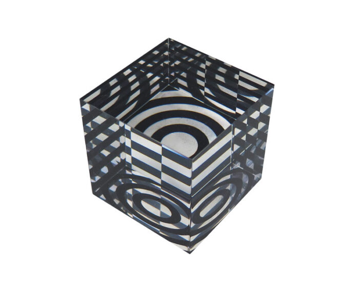 Methacrylate cube - Image 3