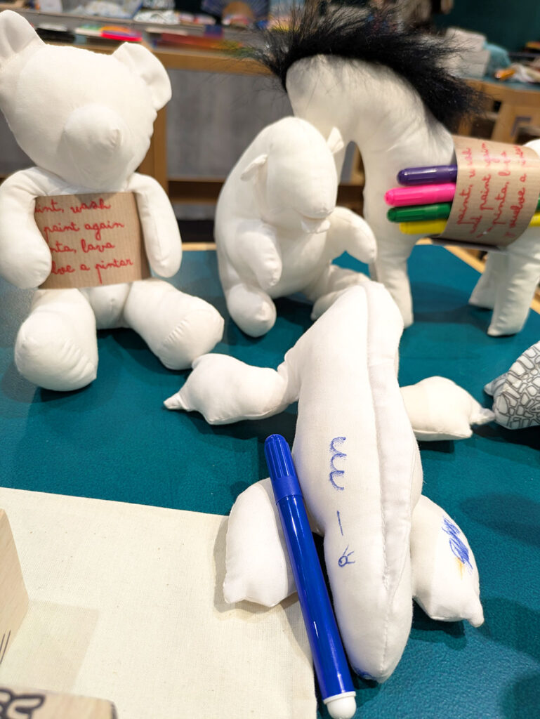 Novelty 2026: Paint, wash, decorate puppets